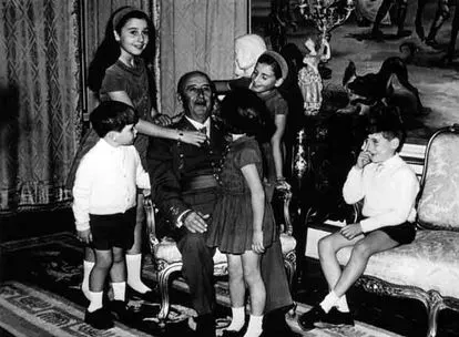 Absueltos los periodistas denunciados por los nietos de Franco
