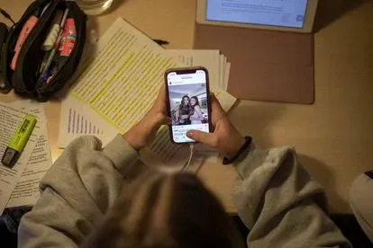 Adolescentes entre 11 y 15 años son los más afectados a las redes sociales