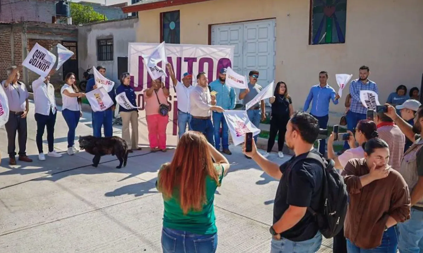 Alcalde de Jiquilpan Presenta Renovación Col. Independencia