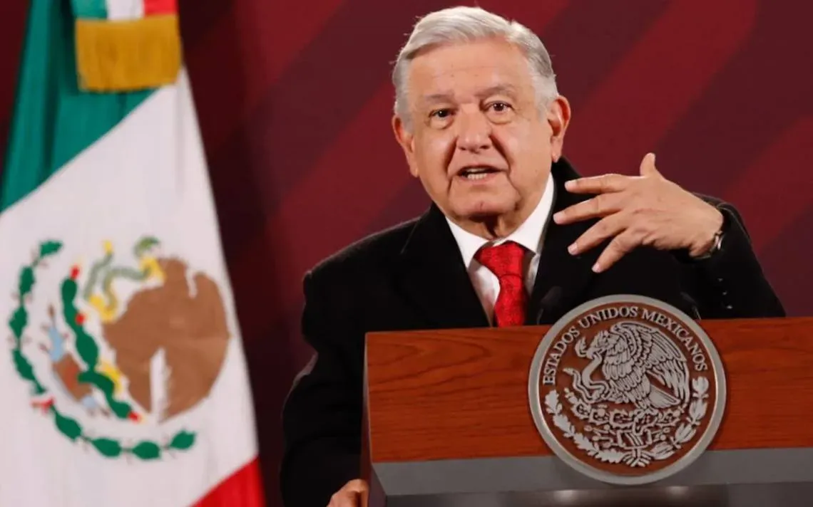 AMLO garantiza protección de empleados aeronáuticos durante apertura de cabotaje