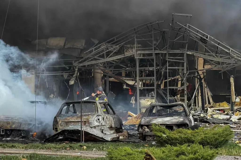 Ataques rusos dejan 25 muertos en Ucrania.
