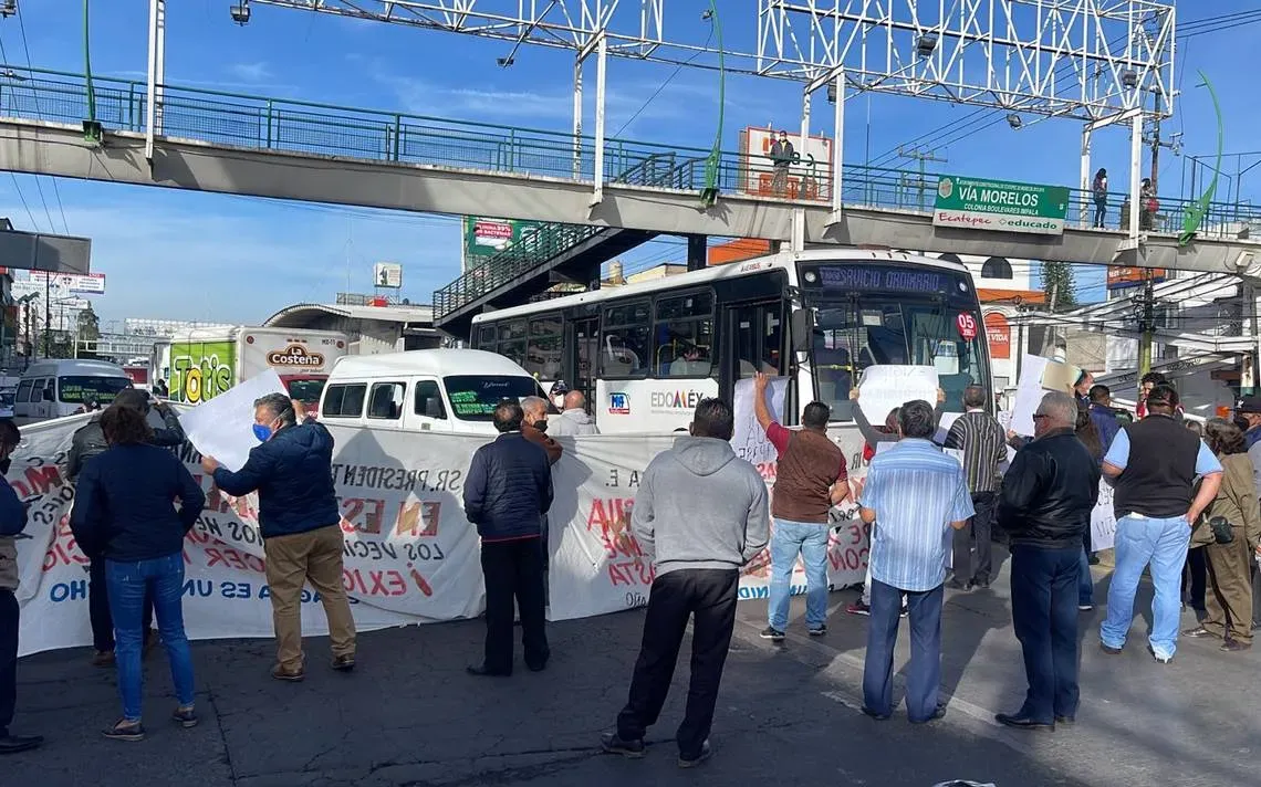 Bloquean avenida Morelos por desabasto de agua en Ecatepec 