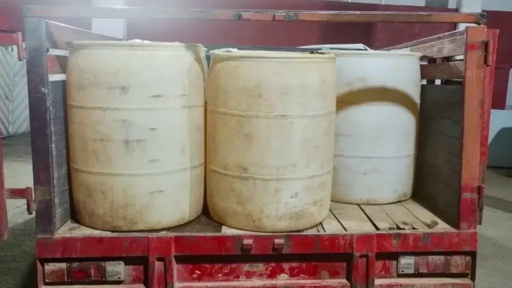 Camioneta hallada con huachicol en Ahuazotepec