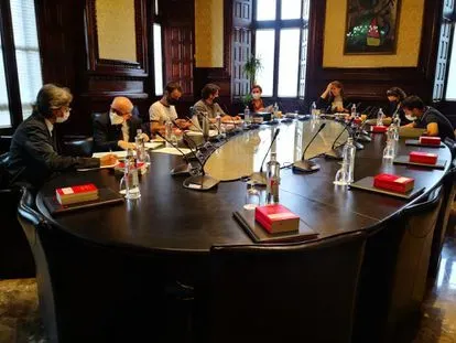 Cataluña apuesta por eliminar el privilegio de los funcionarios de cobrar sin ir a trabajar