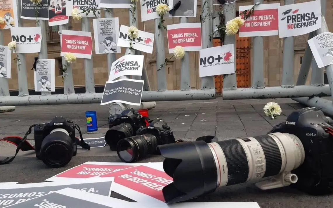 CDMX: Periodistas protestan por condiciones laborales precarias