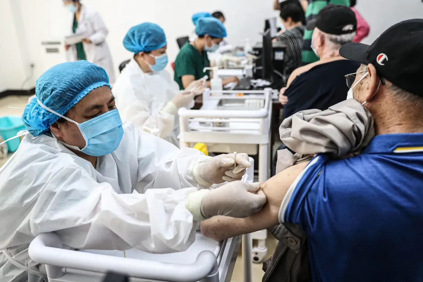China aumentará la rapidez de vacunación para fin de año, vacunando a mil millones de personas