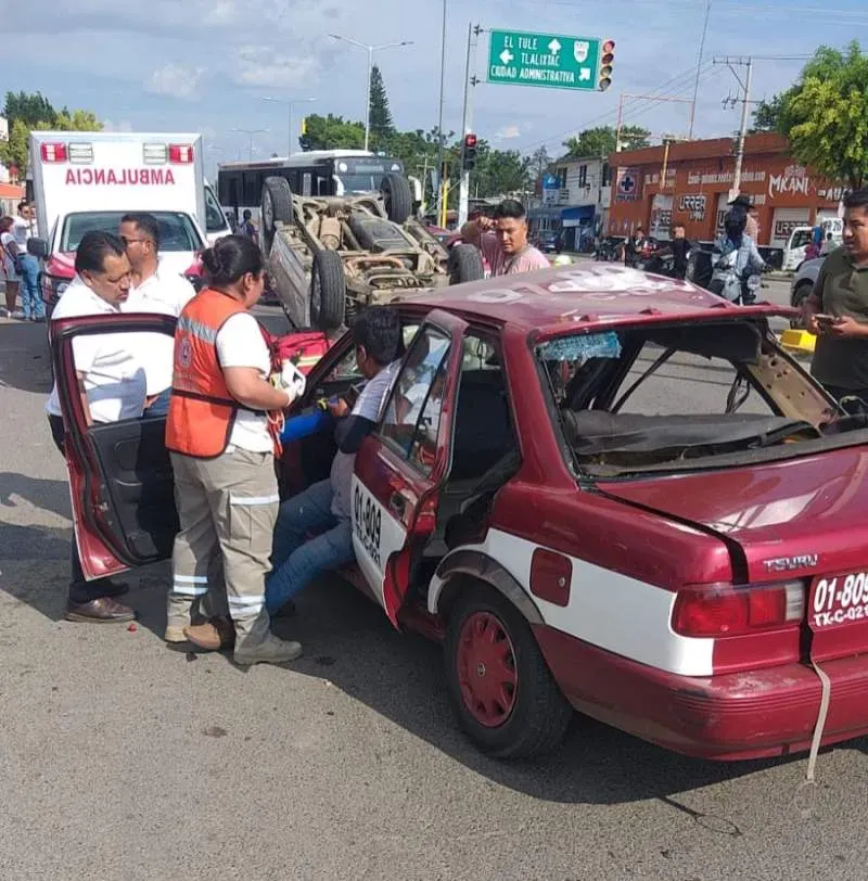 Cierran normalistas cruce de Fonapas en manifestaciones