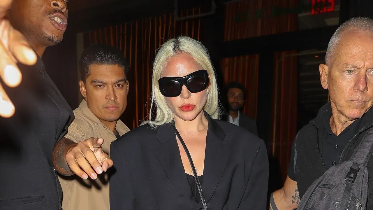 Claro, el estilo gótico estival hipnotiza a Lady Gaga.