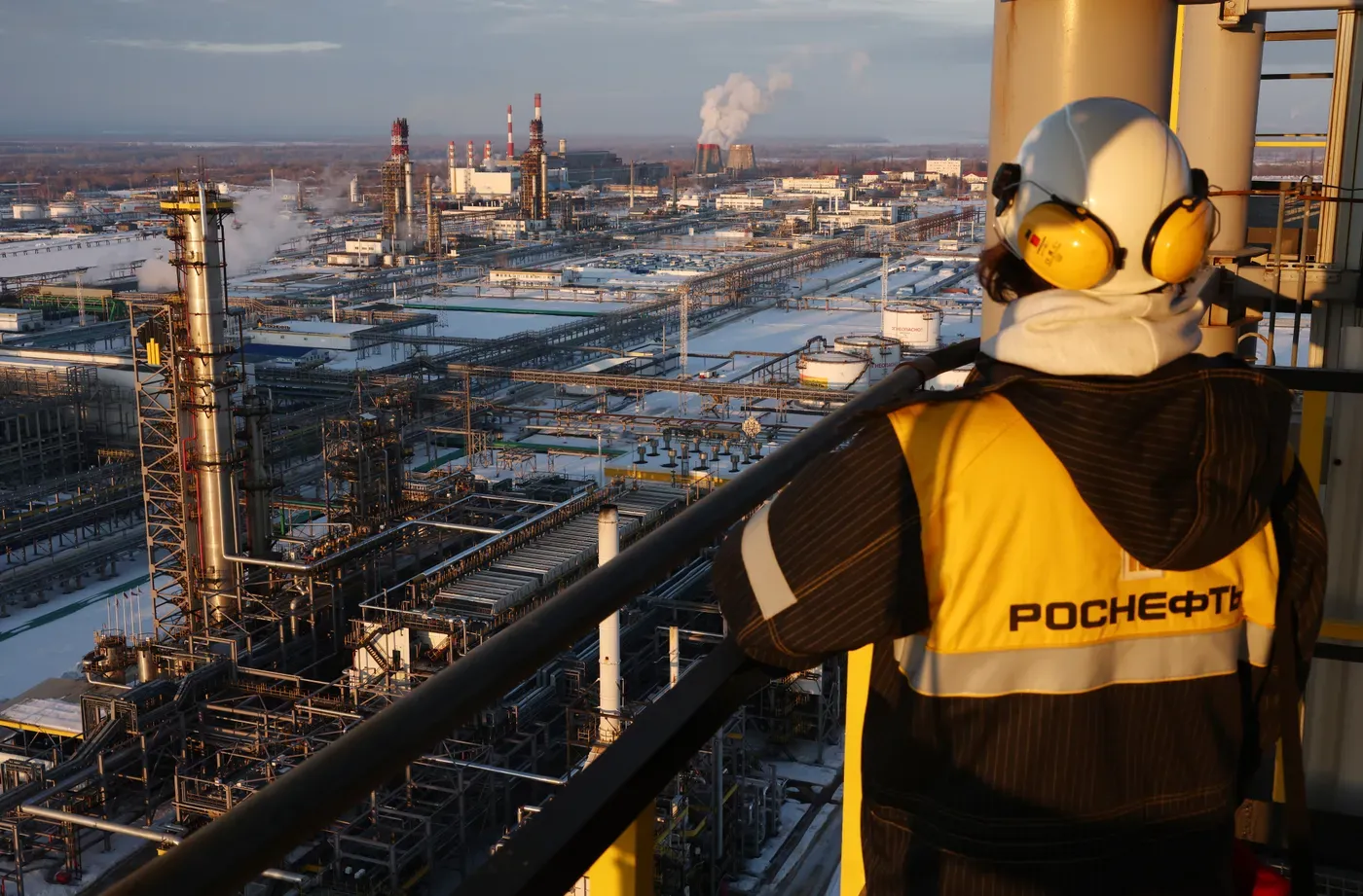 ¿Cómo afecta a la economía mundial el veto de petróleo de EEUU a Rusia?
