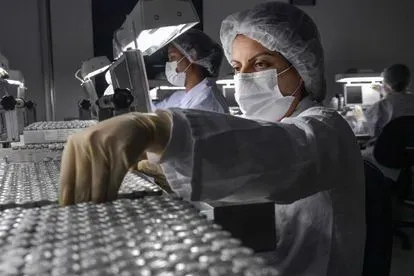 Covid-19: Suspender las patentes no resolverá la escasez de vacunas