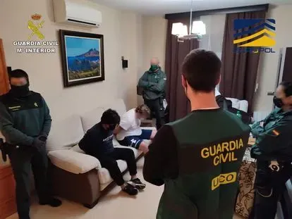 Descubren banco "fantasma" en Málaga, España; ofrecía todos los servicios al narco