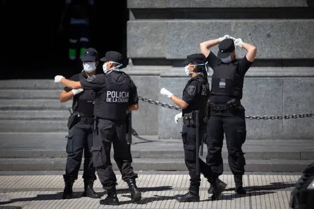 Descubren red criminal que operaba como secta en Argentina