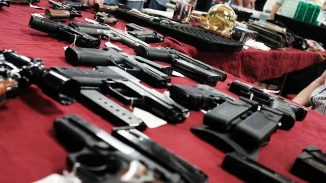 Ebrard, nominado como persona del año por control de armas en EU