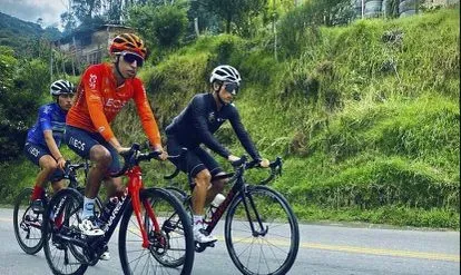 Egan Bernal regresa al ciclismo 60 días después de su terrible accidente