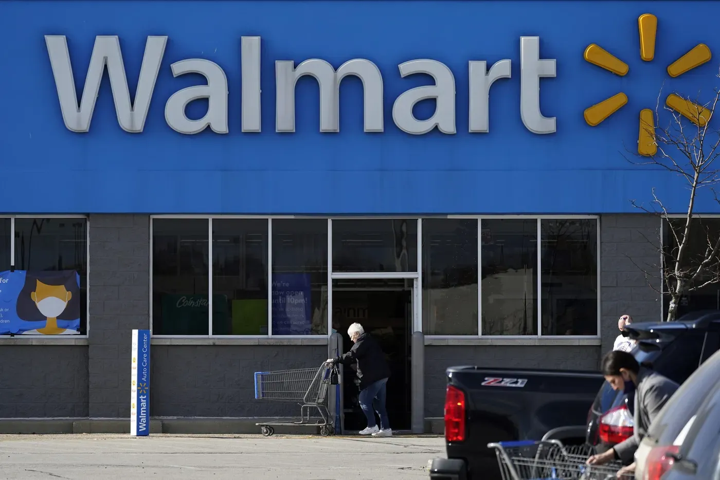 El gigante de la distribución Walmart sube el salario mínimo un 17%