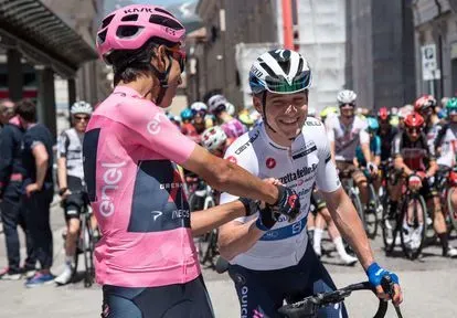 El Giro de Italia comienza de verdad en los caminos de tierra de Montalcino