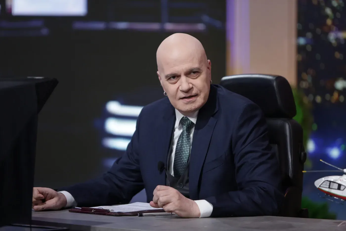 El hastío ante la corrupción en Bulgaria abre la puerta del poder a un cantante antisistema de corte trumpista
