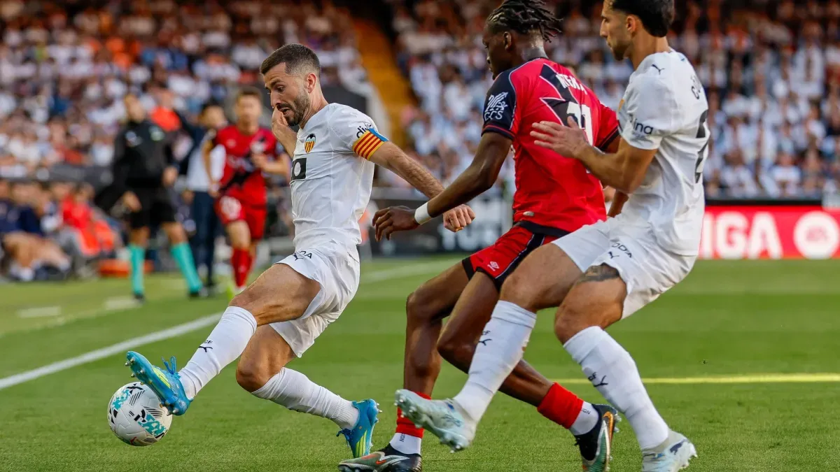 El Rayo prolonga el sufrimiento del Valencia.