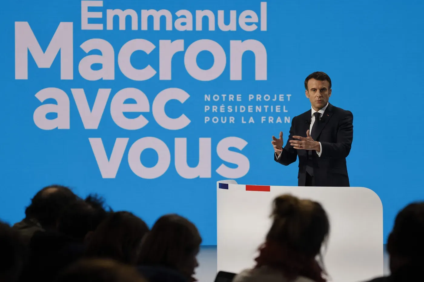 Emmanuel Macron, ¿Es candidato o presidente?