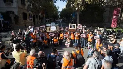 En protesta por el juicio al fotoperiodista Albert García