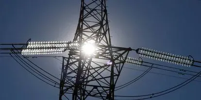 España fija un precio distinto en la luz en sus intercambios con Francia para cumplir con Bruselas