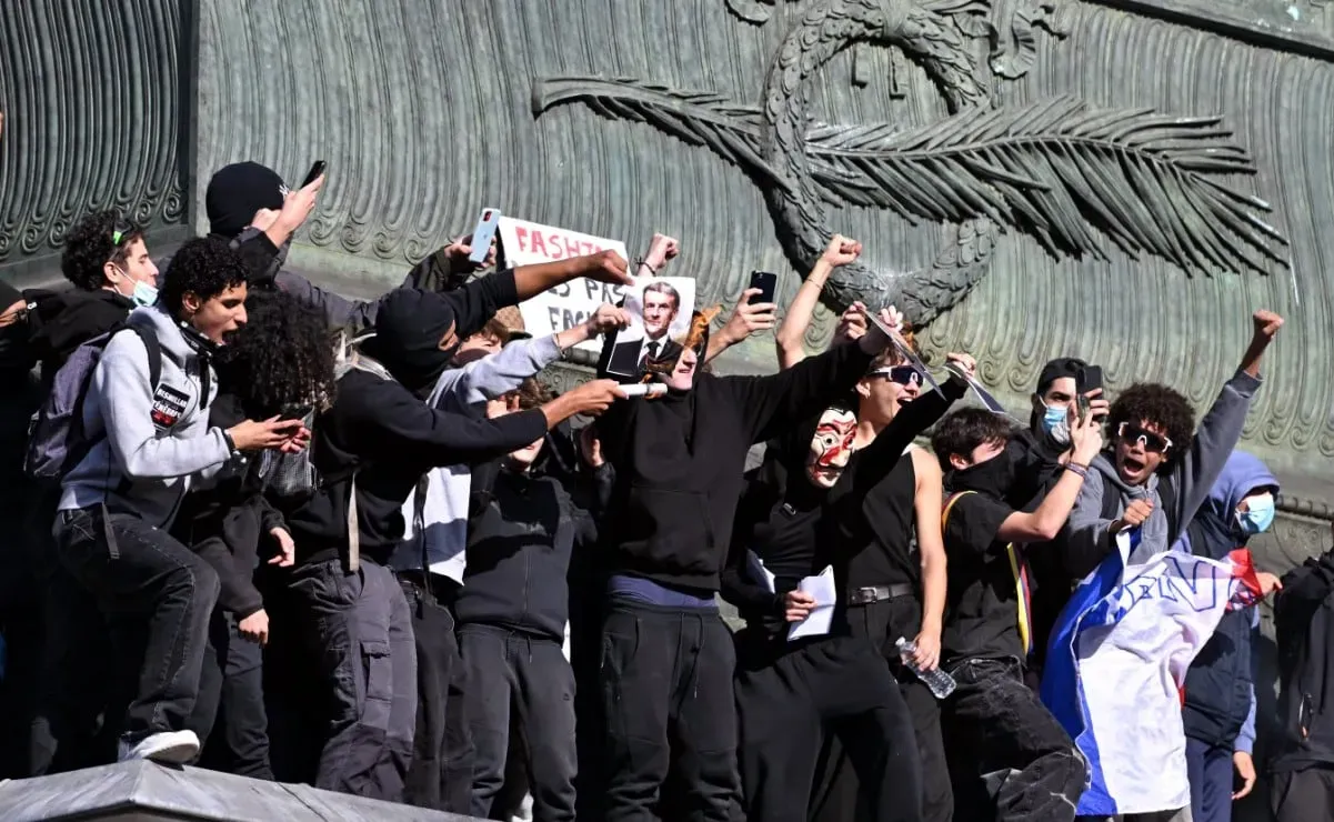 Estudiantes en Francia son "utilizados" por fuerzas políticas: Macron; dice que manifestantes tienen demandas "legítimas"
