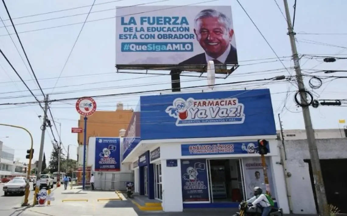 Fija plazo de 72 horas el INE para retirar propaganda de AMLO