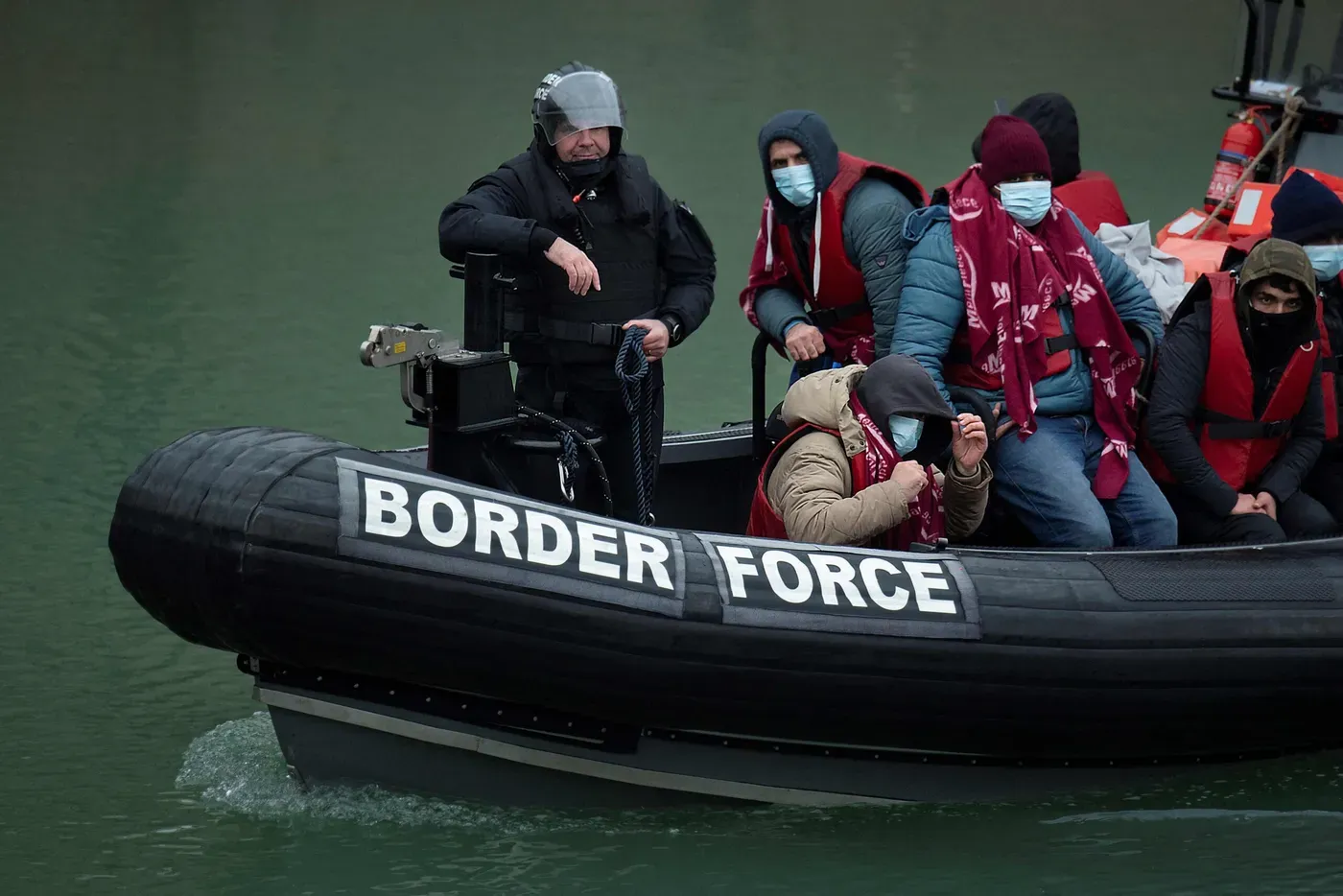 Francia invita a Boris Johnson a ponerse serio frente a temas de migrantes