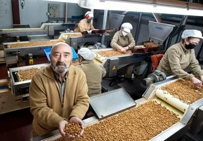 El rey de las almendras sueña con ser Manolete