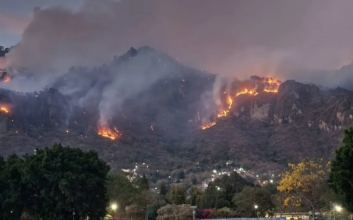 Fuerte incendio en Tepoztlán, Morelos
