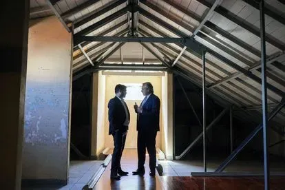 Gabriel Boric recorrió las instalaciones de la Escuela de Mecánica de la Armada