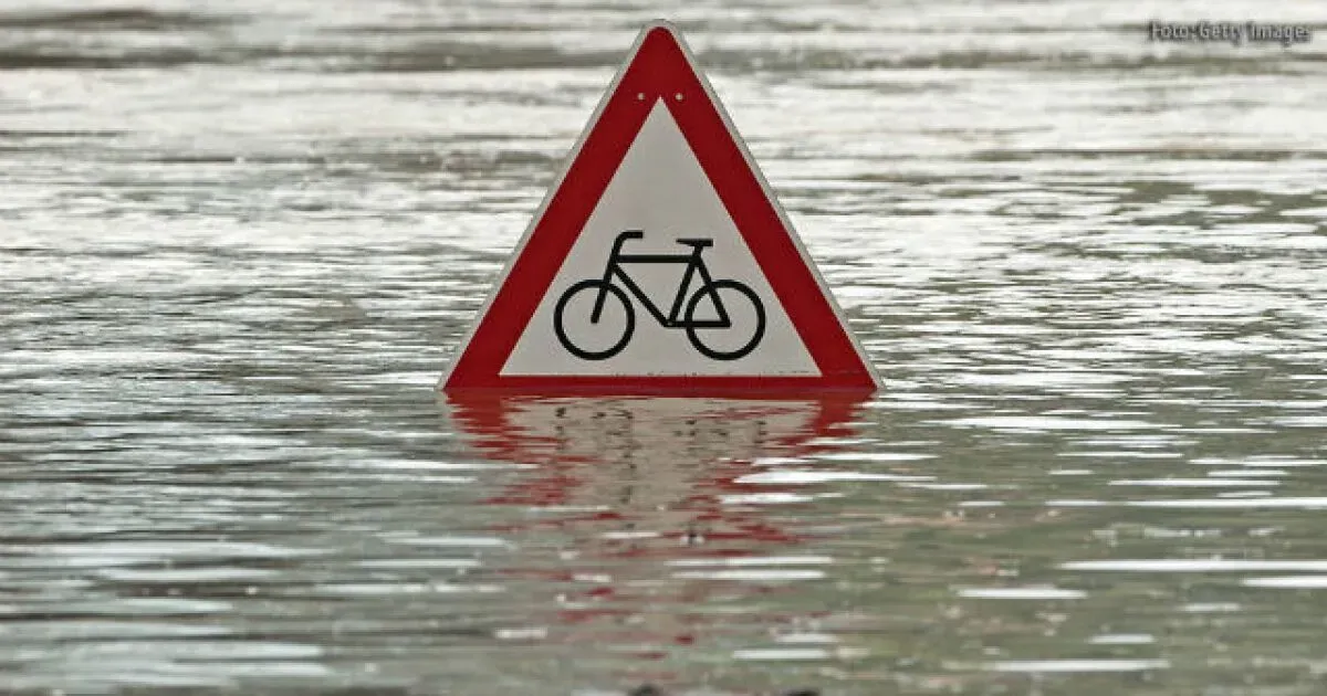 Hombre arrastrado por inundación en Campeche