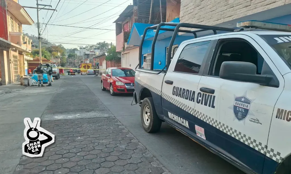 Hombres armados en moto asesinan afuera de vivienda