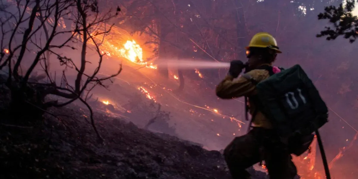 Incendio en el sur de California devora 8,200 hectáreas.