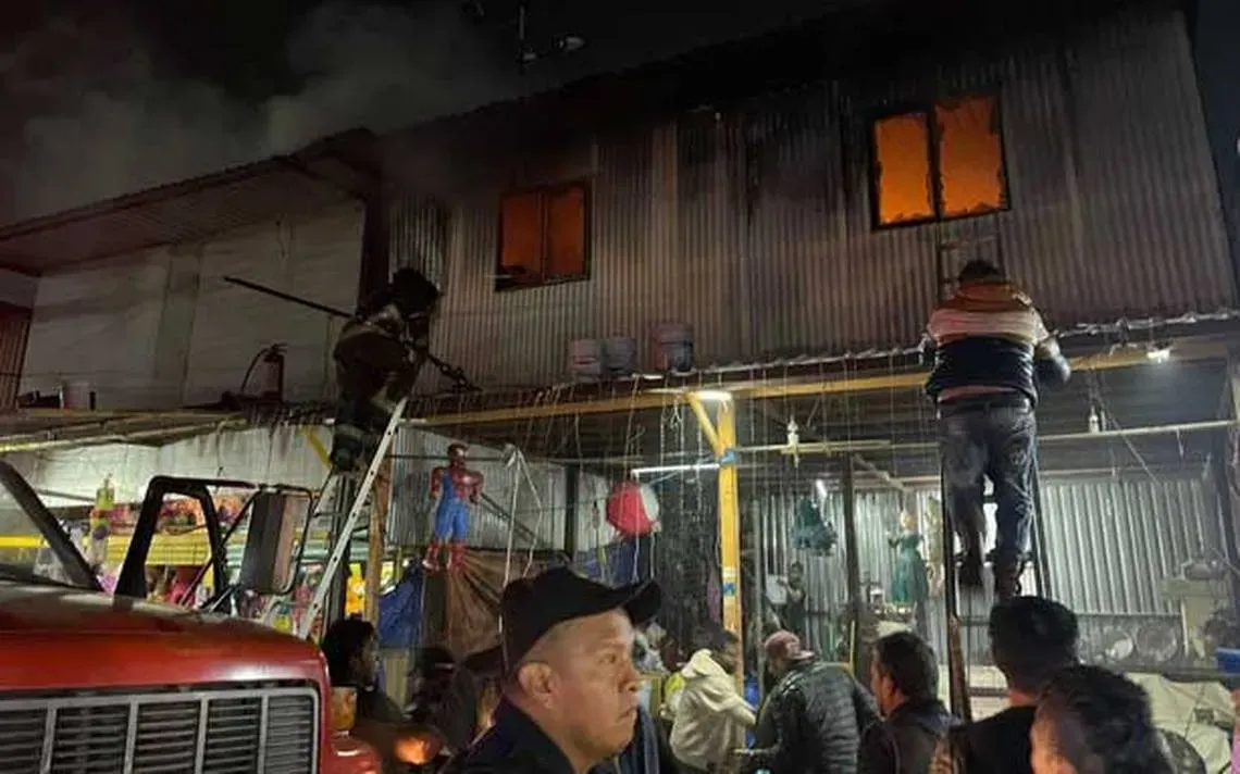 ¡Incendio en Mercado Jamaiquita de Iztapalapa! Comerciantes evitaron que se extendiera