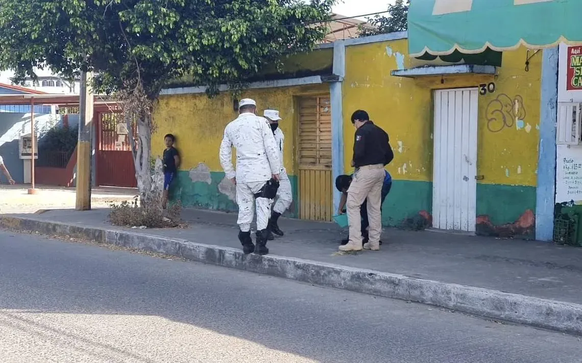 INM y GN realizan operativo y detienen a migrantes ilegales en Tapachula