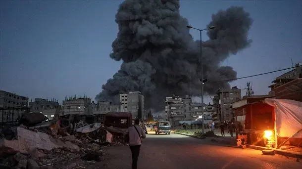 Israel bombardea escuela en Gaza: 27 víctimas.