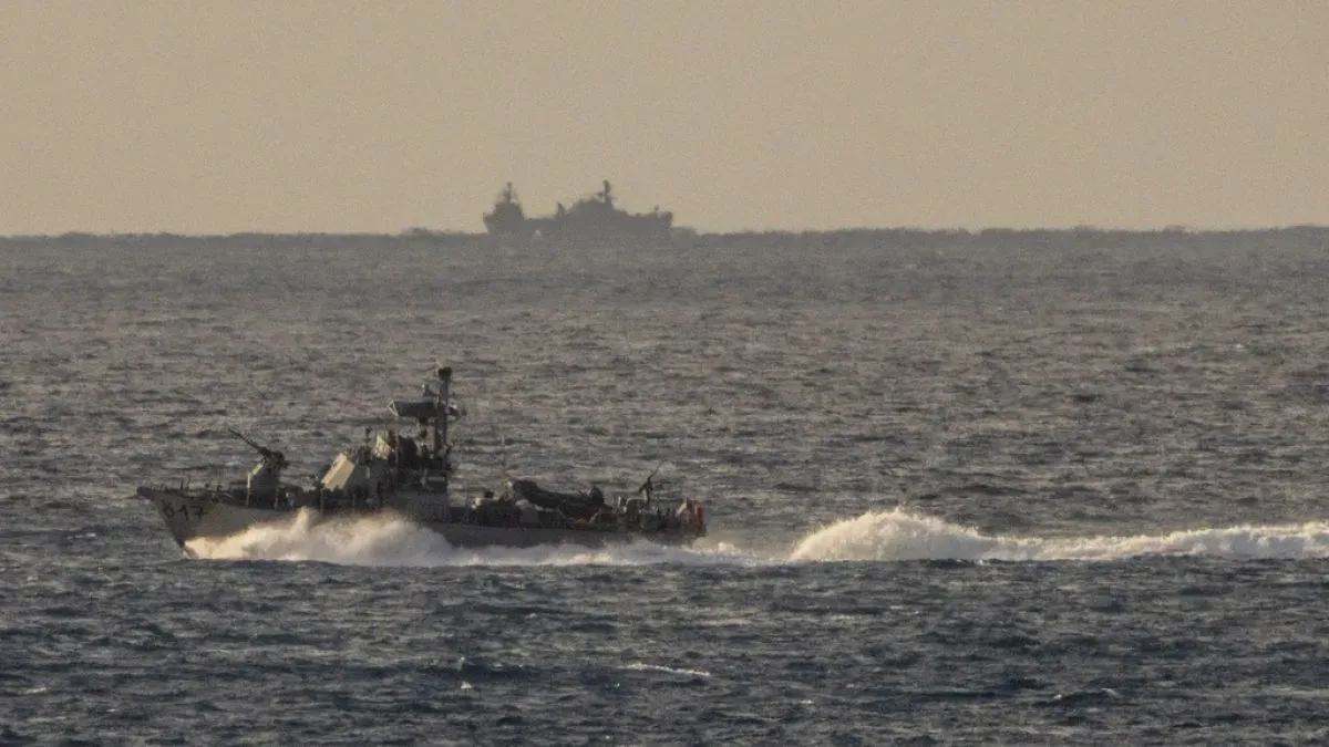 Israel bombardea puerto yemení de Hodeida.
