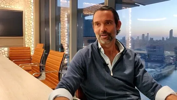 Jack Selby de Thiel Capital invierte en Etched.