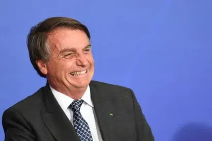 ¡Jair Bolsonaro no cederá presidencia! Crea Auxilio Brasil, beneficiaria seis millones de familias