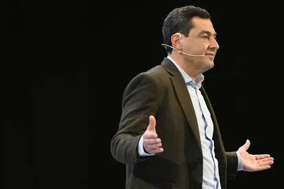 Juan Manuel Moreno: ”Vivimos en un ambiente electoral, lo noto en el día a día”