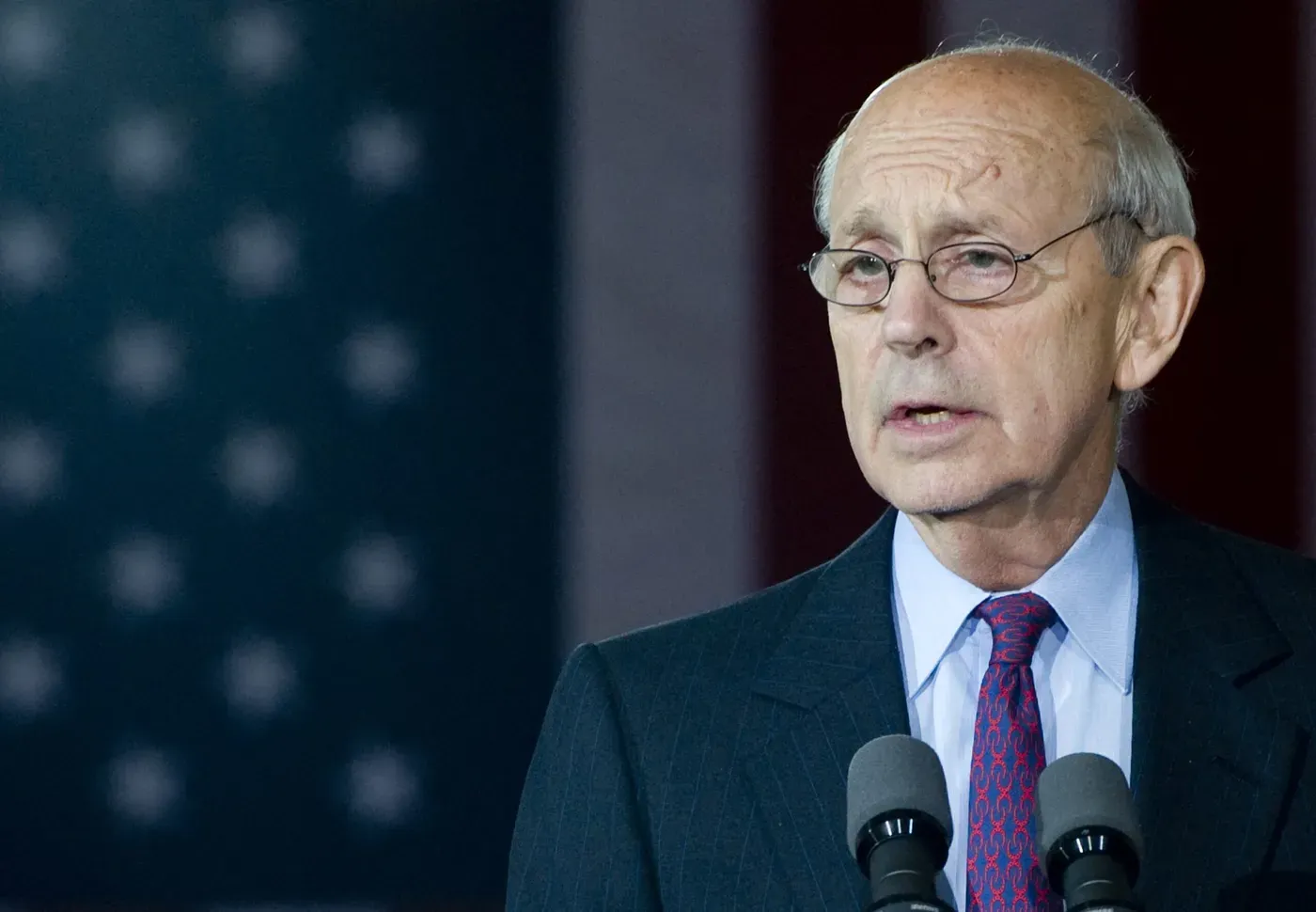 Juez supremo: Stephen Breyer tiene intención de jubilarse al término de este año judicial