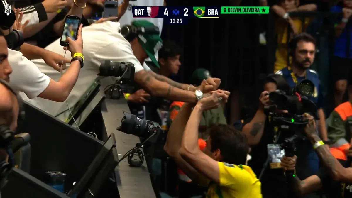 Kaká anota penalti y revitaliza a Brasil