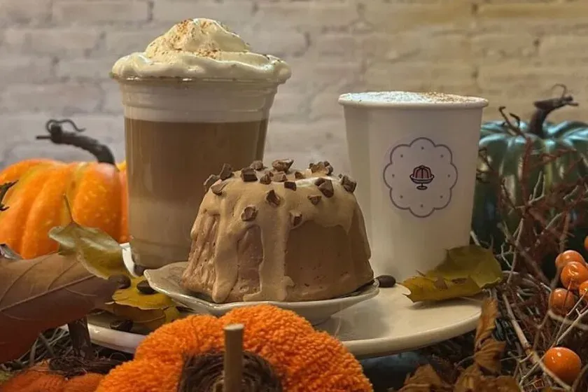 La cafetería con los dulces más hermosos de Puebla, disfruta su cheesecake de calabaza.