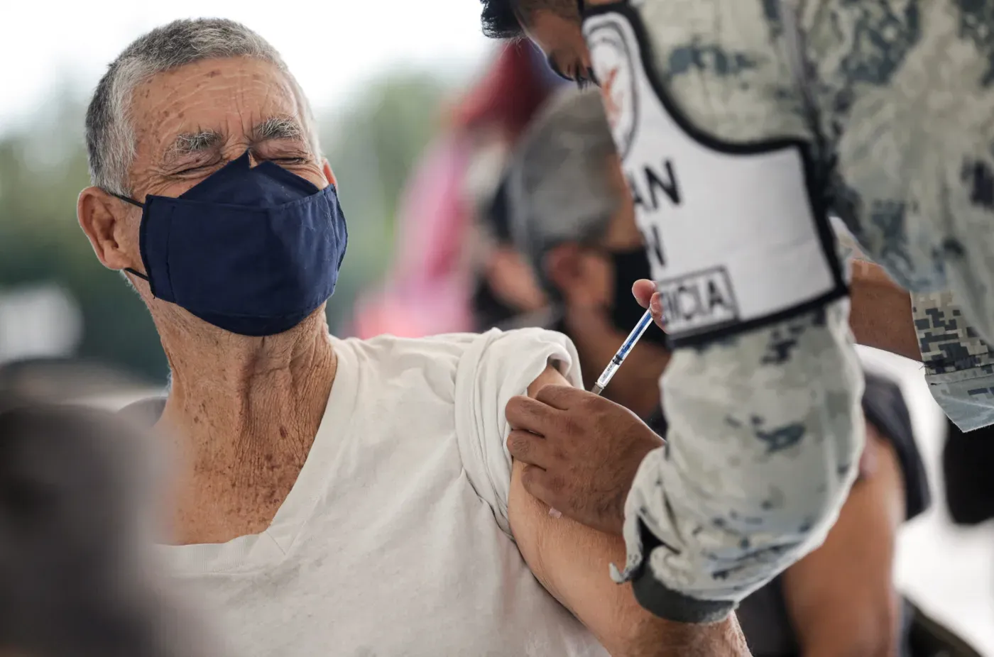 La OMS aprueba el uso de emergencia de una vacuna AstraZeneca