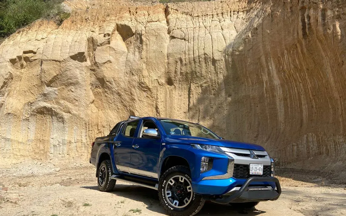 La pick up de Mitsubishi se puede transformar en un arma letal