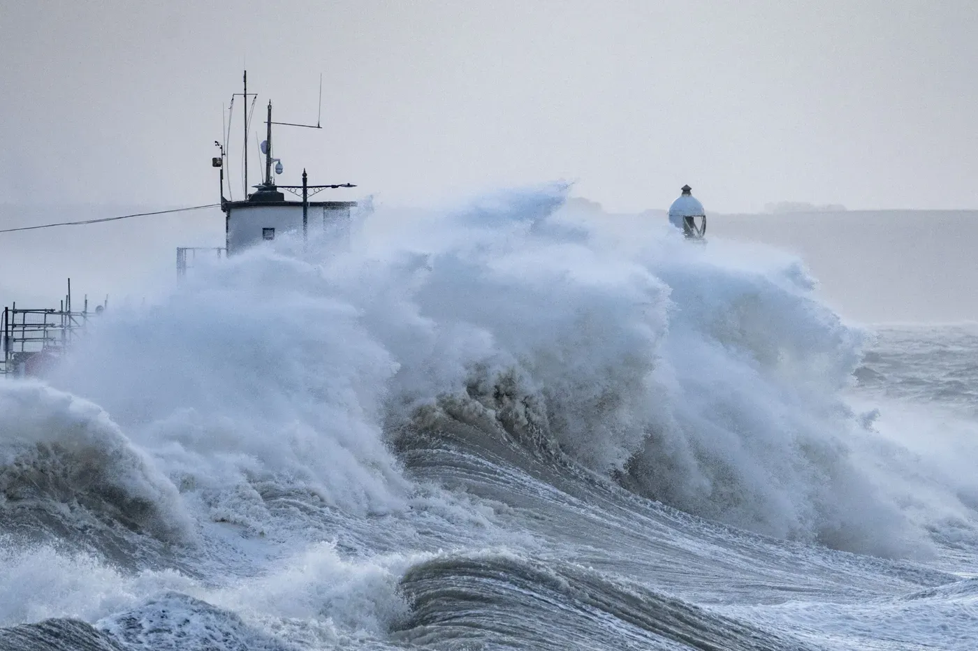 La tormenta Eunice ha paraliza el territorio británico
