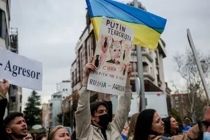 La UE anuncia sanciones contra Rusia por invadir Ucrania