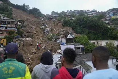 Las autoridades de Río de Janeiro informaron que al menos 38 muertes por los deslaves e inundaciones