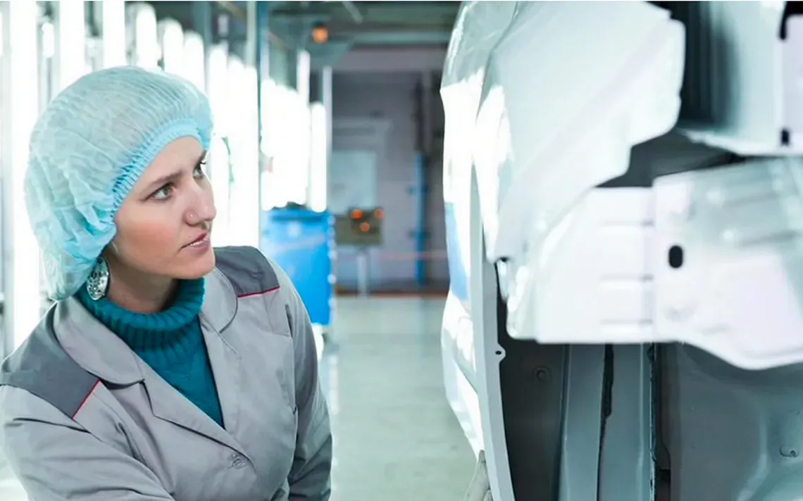 Las mujeres también juegan un papel muy importante en la industria automotriz